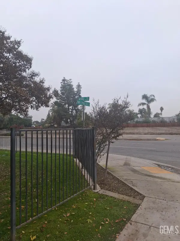 6021 ALMENDRA AVENUE #B, Bakersfield, CA 93309