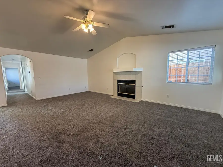 10916 ROYAL ASCOT AVENUE, Bakersfield, CA 93312 - Image #2