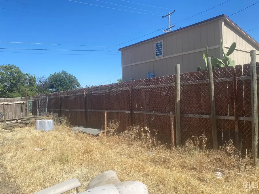 218 OLIVE AVENUE, Taft, CA 93268 - Image #3