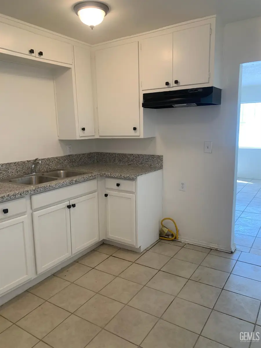307 BEALE AVENUE, Bakersfield, CA 93305 - Image #2