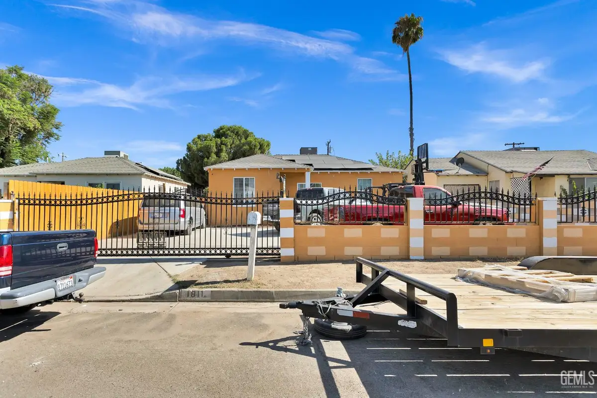 1811 RADIANCE DRIVE, Bakersfield, CA 93304 - Image #1