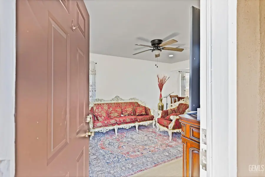 1811 RADIANCE DRIVE, Bakersfield, CA 93304 - Image #3