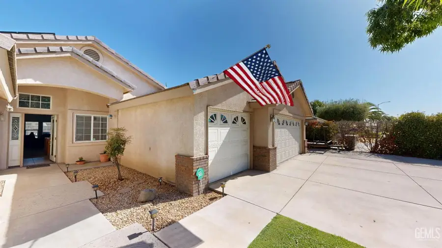 3006 GIOVANETTI AVENUE, Bakersfield, CA 93313 - Image #2