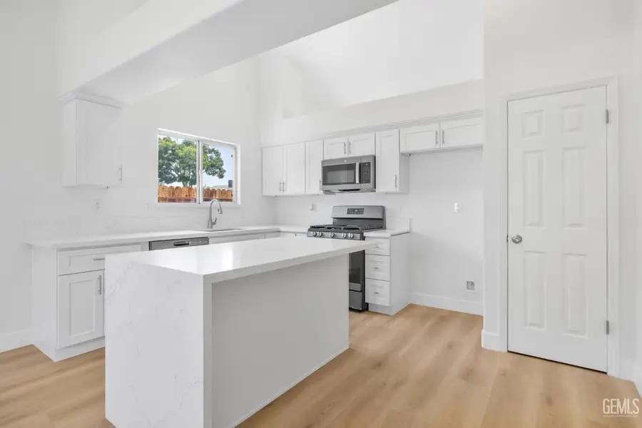 5603 PINE CANYON DRIVE, Bakersfield, CA 93313 - Image #2