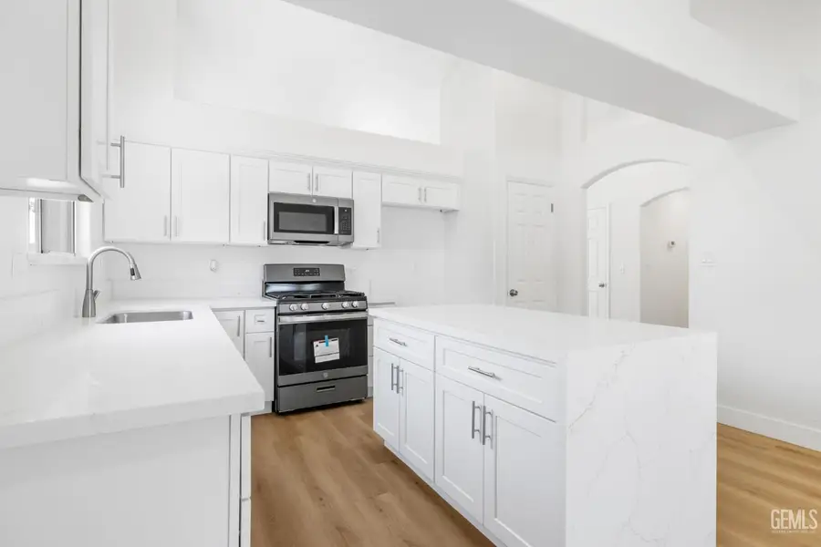 5603 PINE CANYON DRIVE, Bakersfield, CA 93313 - Image #3