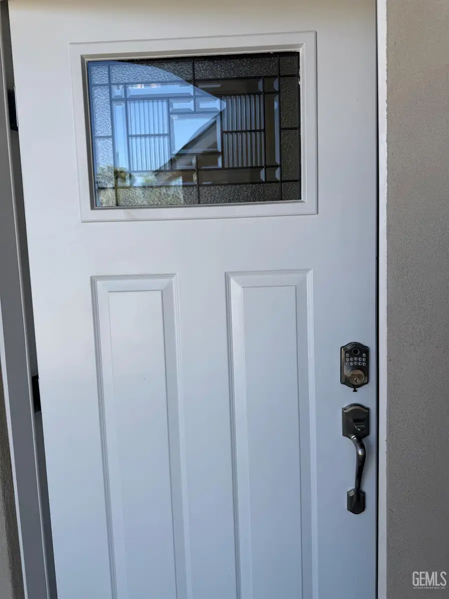 2216 ROBINSON STREET, Bakersfield, CA 93305 - Image #2