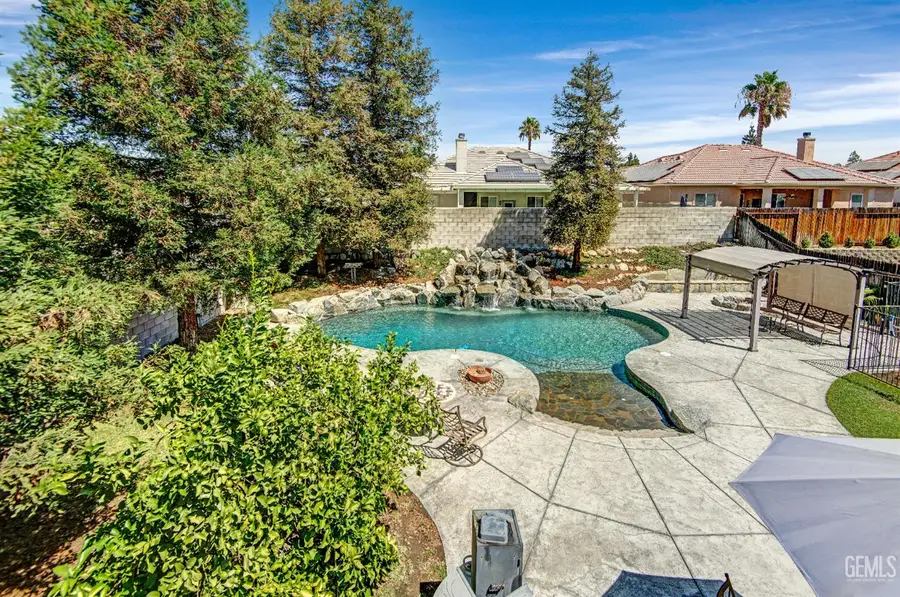 444 RIAN NOELLE COURT, Bakersfield, CA 93308 - Image #3