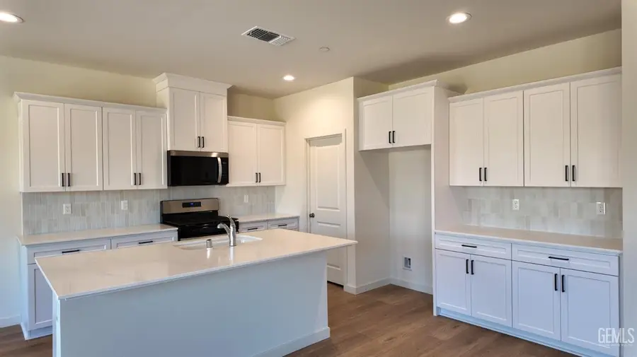 8412 ESTES PARK STREET, Bakersfield, CA 93314 - Image #3