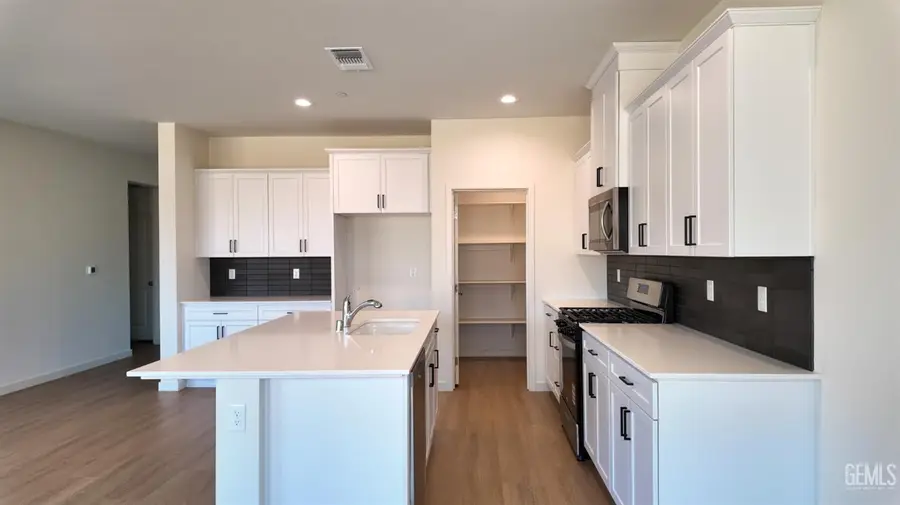 8400 ESTES PARK STREET, Bakersfield, CA 93314 - Image #3