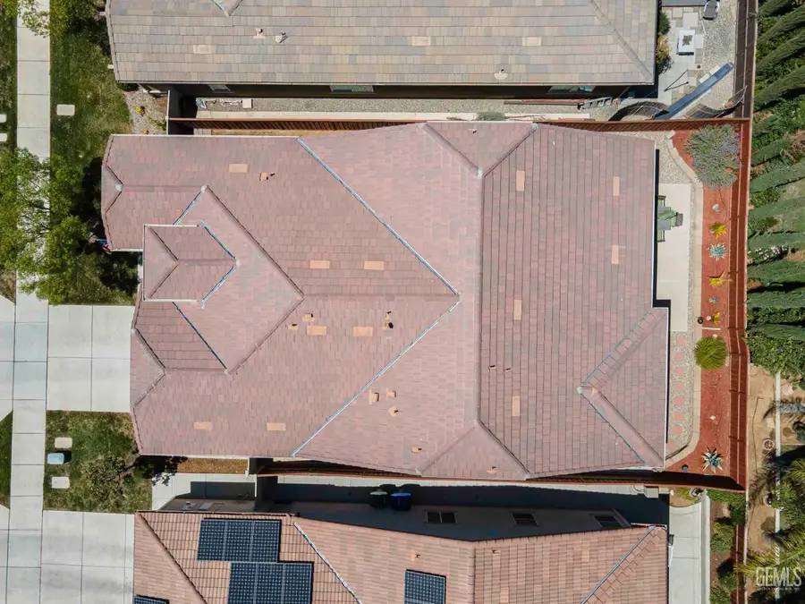 10022 BESANCON WAY, Bakersfield, CA 93306 - Image #2