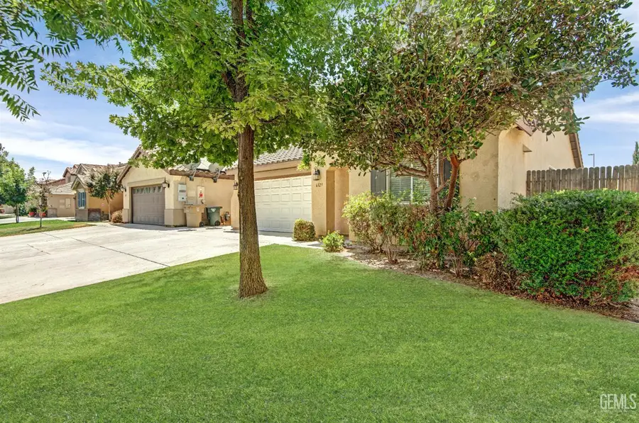 6329 DECLARATION WAY, Bakersfield, CA 93313 - Image #2