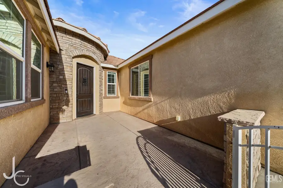 7303 WHISKEY CREEK DRIVE, Bakersfield, CA 93311 - Image #2