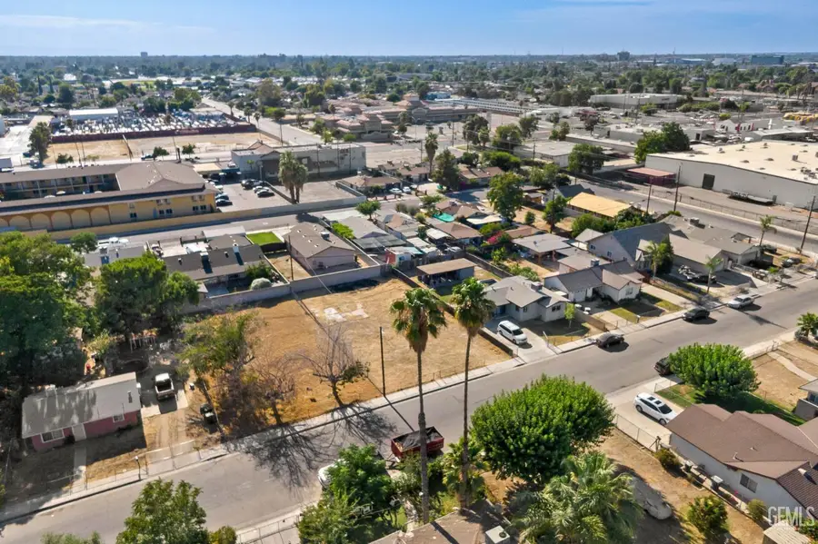 210 WOOD STREET, Bakersfield, CA 93307 - Image #2