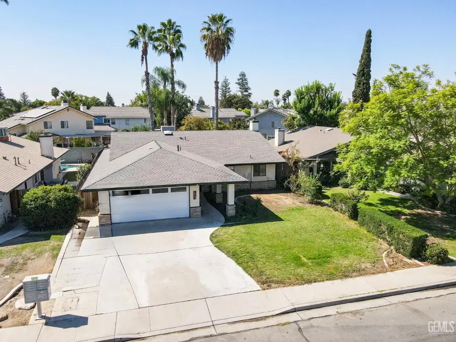 10609 CAMINO EL CANON, Bakersfield, CA 93311 - Image #2