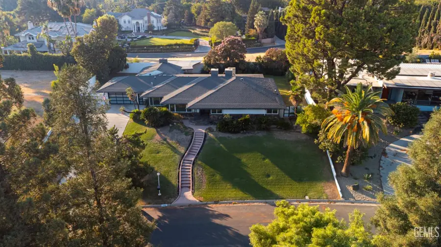 3946 CLAREMONT DRIVE, Bakersfield, CA 93306 - Image #2