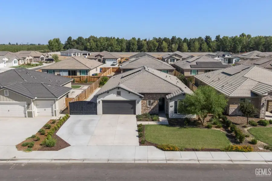 11126 ARUNDEL WAY, Bakersfield, CA 93311 - Image #2