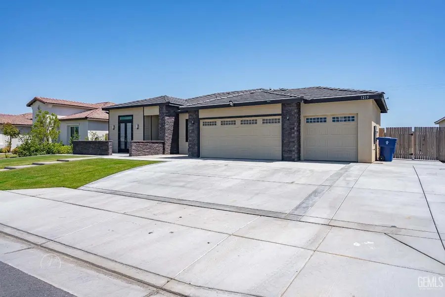 1215 BROOKLINE LANE, Bakersfield, CA 93314 - Image #3
