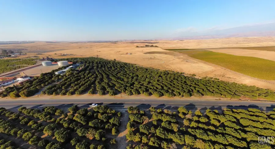 1025 PEPPER DRIVE, Bakersfield, CA 93307 - Image #3