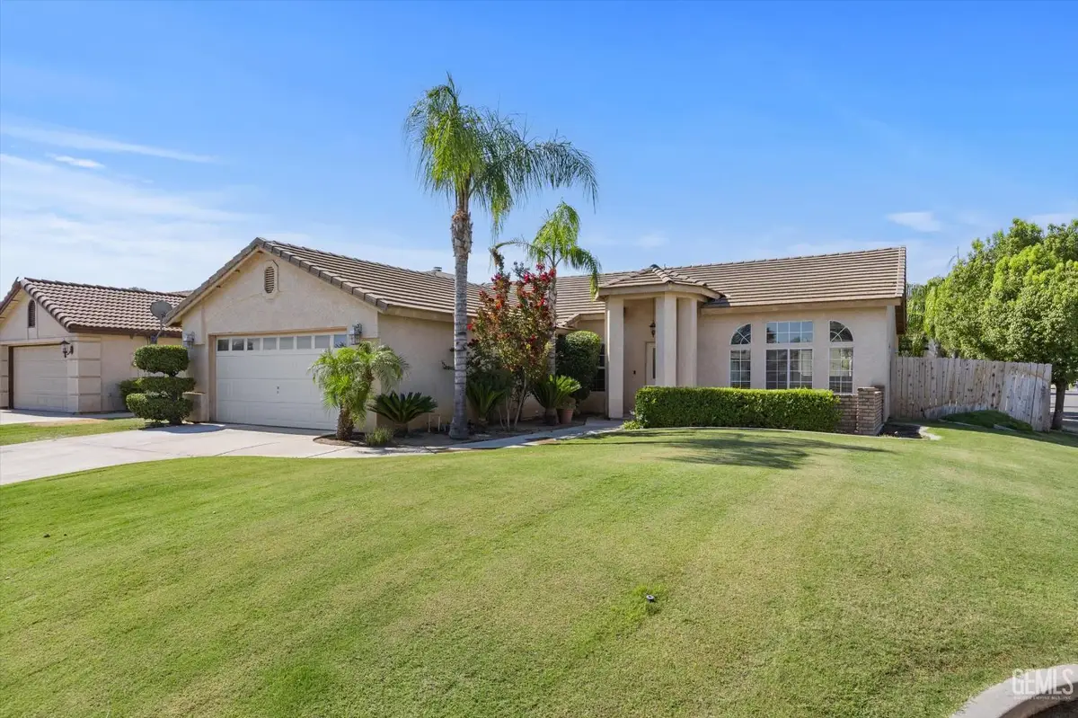 10815 DAPPLE WAY, Bakersfield, CA 93312 - Image #1