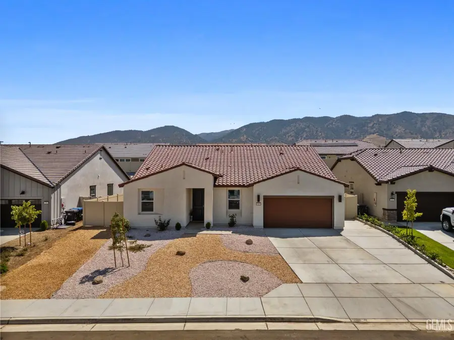 212 ARTINA COURT, Tehachapi, CA 93561 - Image #2
