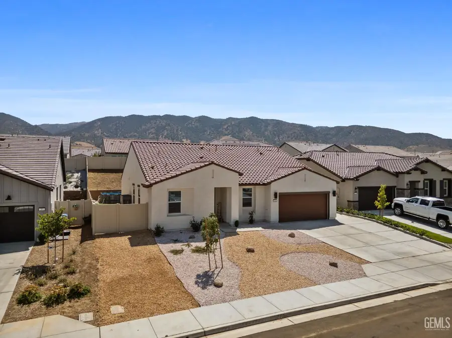 212 ARTINA COURT, Tehachapi, CA 93561 - Image #3