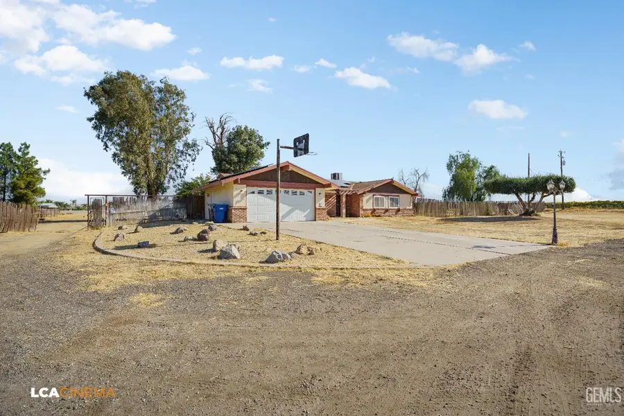 8832 KERRNITA ROAD, Bakersfield, CA 93307 - Image #2