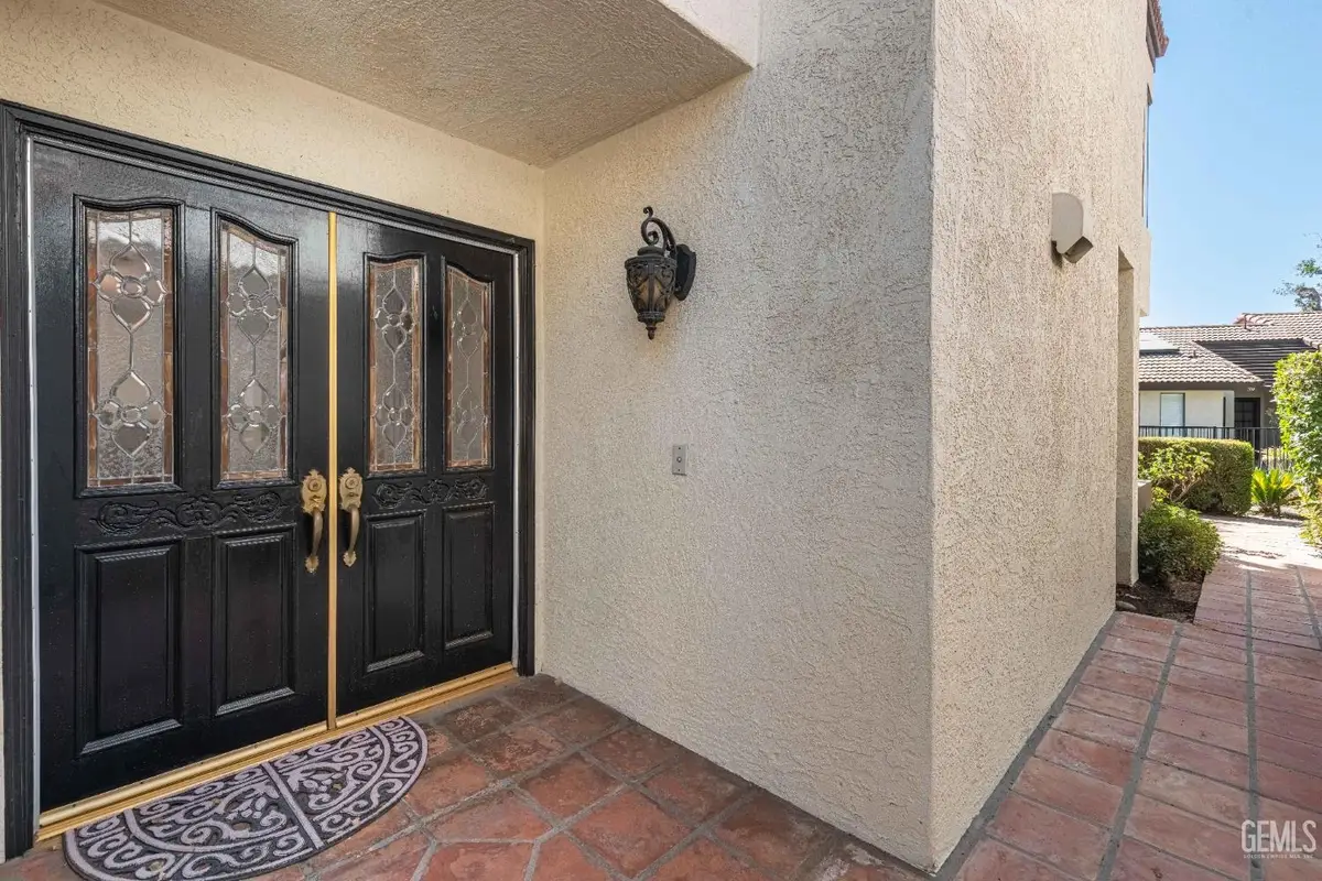 2600 BARRINGTON STREET #2, Bakersfield, CA 93309 - Image #1