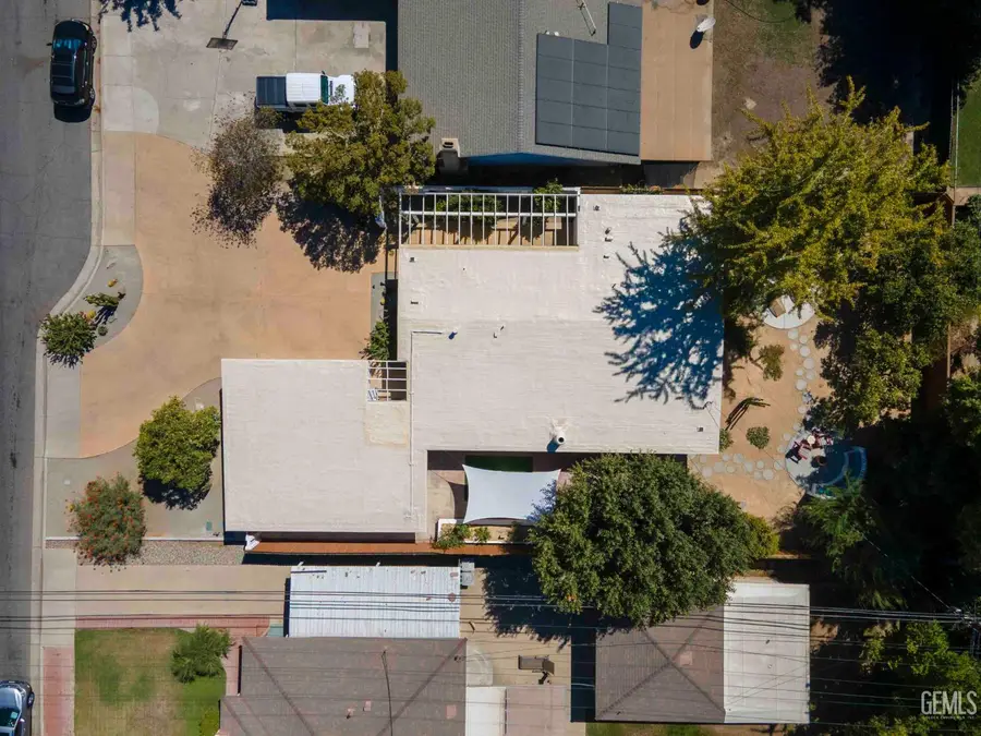 2421 C STREET, Bakersfield, CA 93301 - Image #2