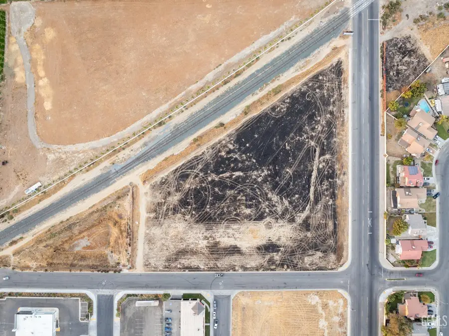 4525 HUGHES LANE, Bakersfield, CA 93304 - Image #2