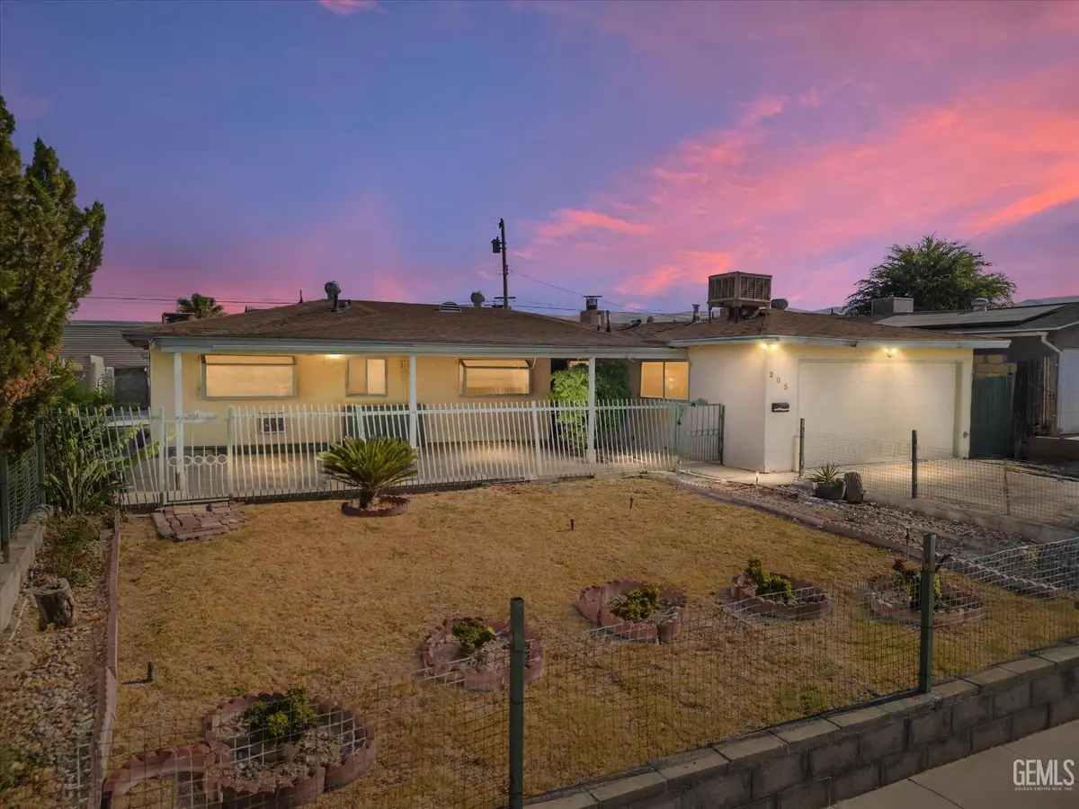 205 SUZANNE LANE, Taft, CA 93268 - Image #1