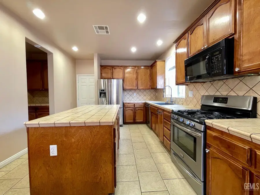 9420 CONEY ISLAND DRIVE, Bakersfield, CA 93311 - Image #2