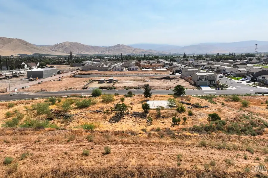 709 W NARANJO AVENUE, Woodlake, CA 93286 - #2