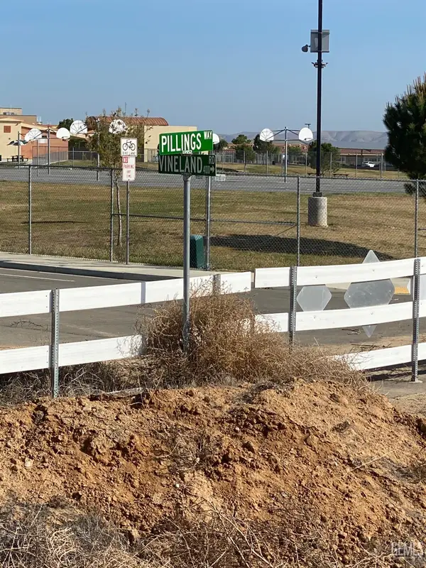 9800 KERN CANYON ROAD, Bakersfield, CA 93306