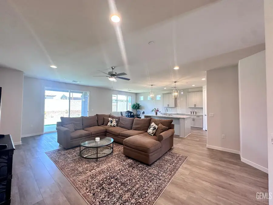 11118 IRONTOOTH AVENUE, Bakersfield, CA 93311 - Image #3