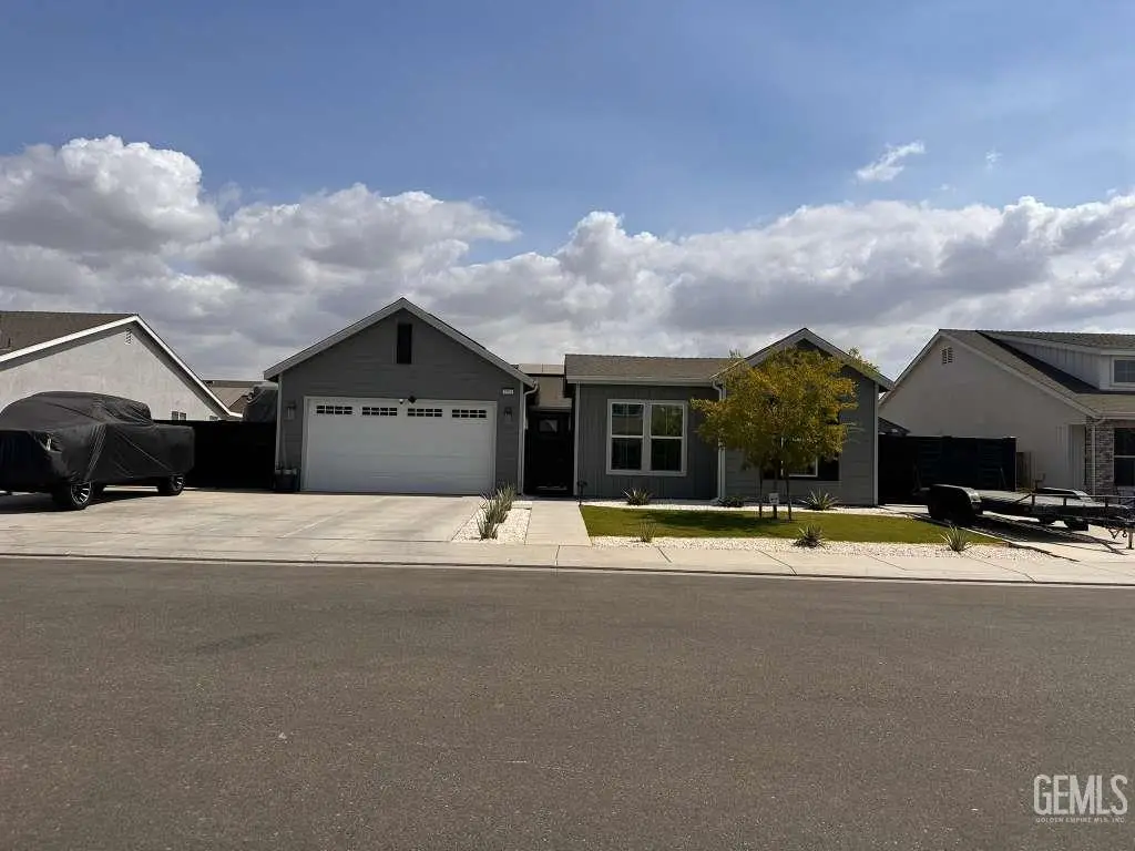 3204 BLUE CREEK LANE, Shafter, CA 93263 - Image #1