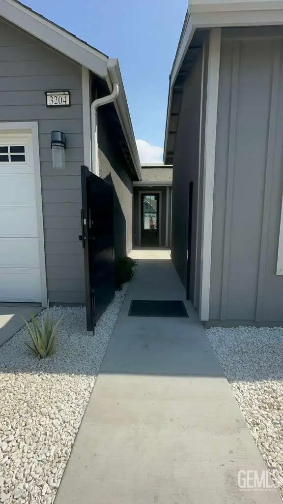 3204 BLUE CREEK LANE, Shafter, CA 93263 - Image #3