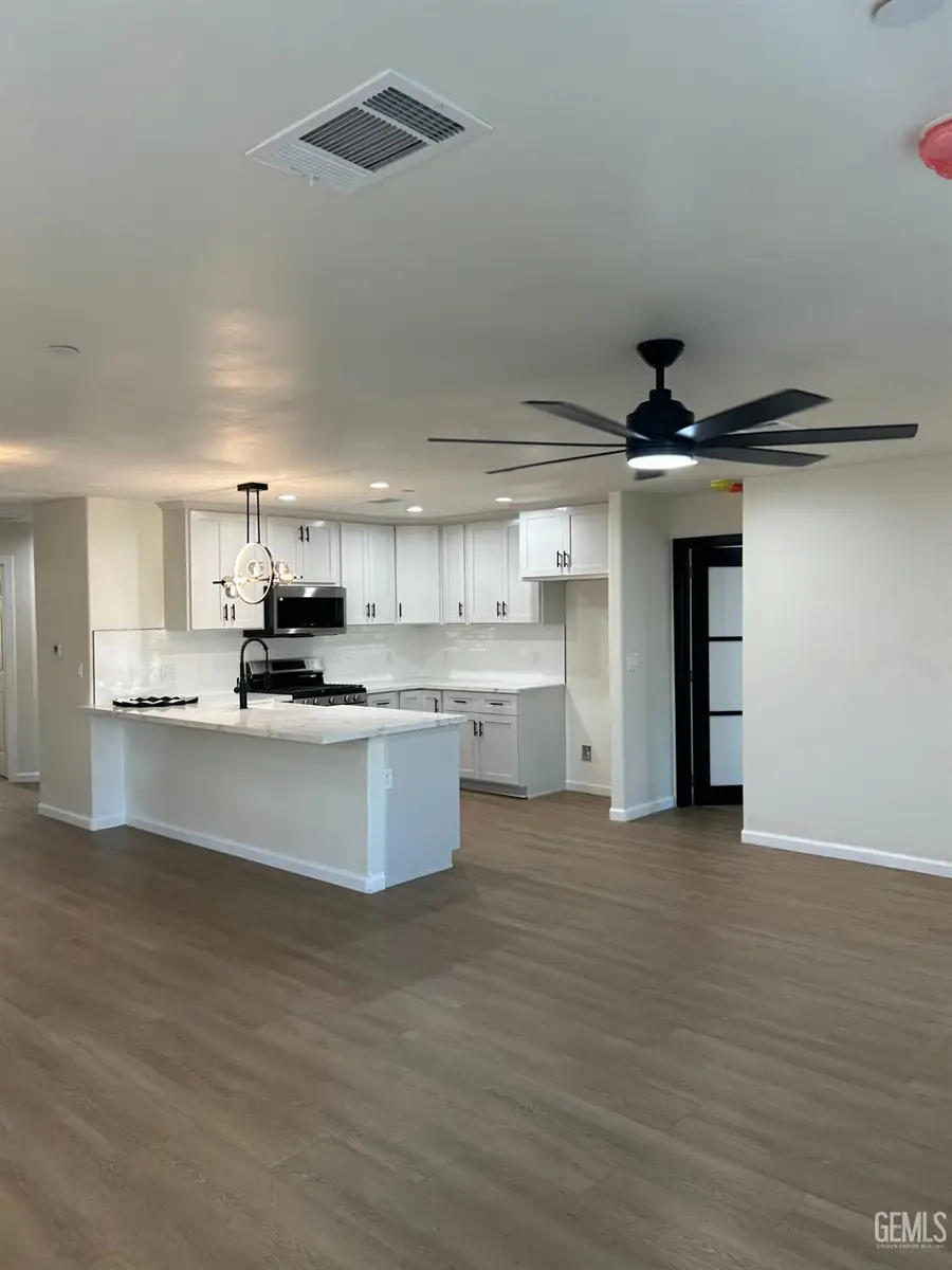 801 S OLEANDER, Bakersfield, CA 93304 - Image #3