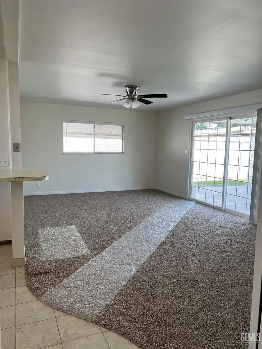 912 MONNA AVENUE, Bakersfield, CA 93308 - Image #2