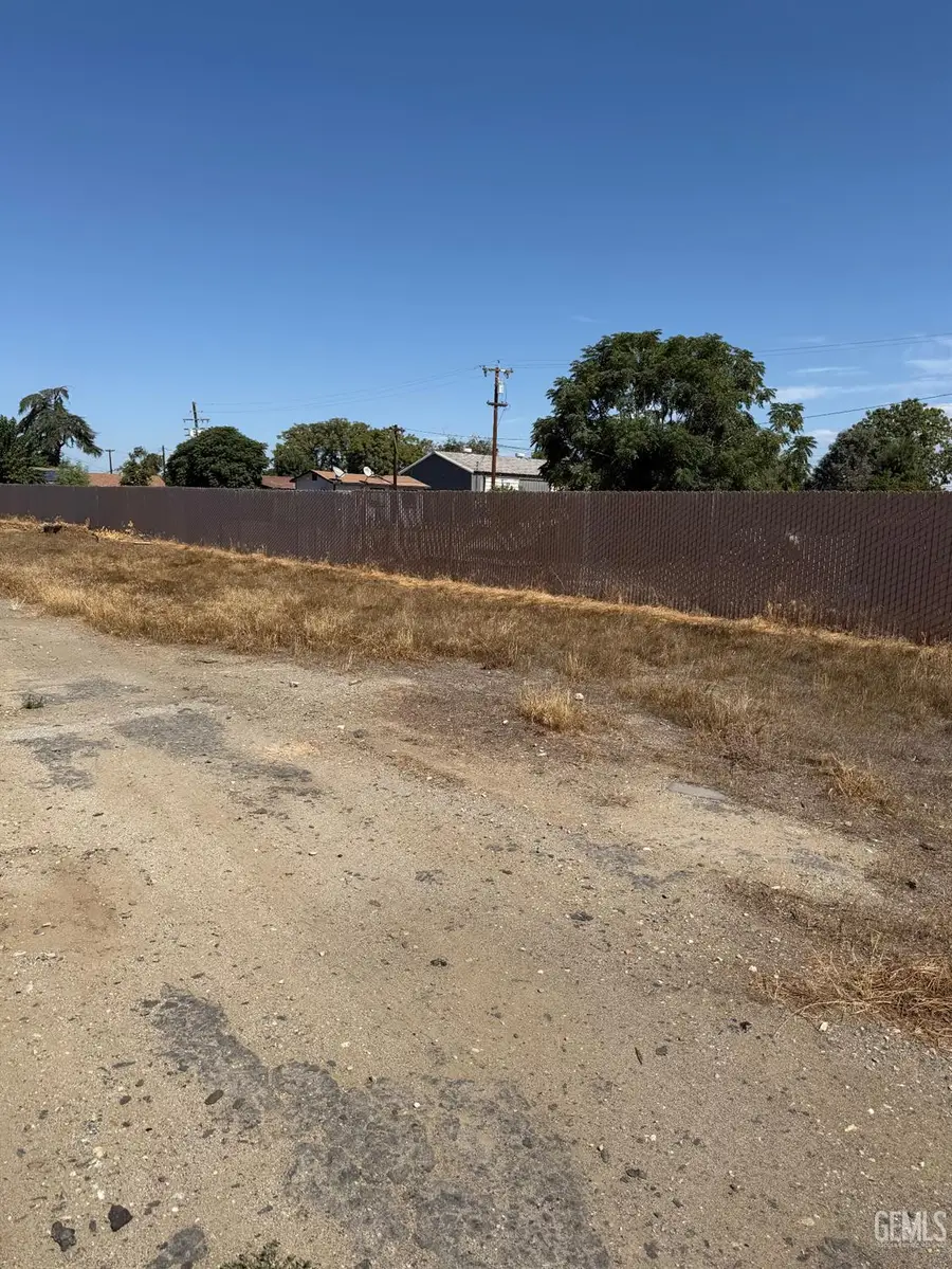 790 FRESNO AVENUE, Shafter, CA 93263 - #3