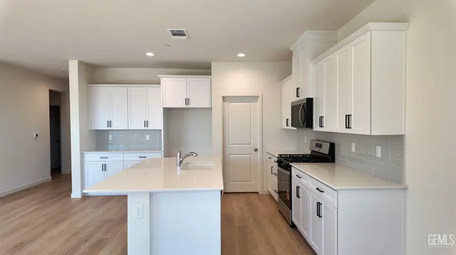 8303 ESTES PARK STREET, Bakersfield, CA 93314 - Image #3