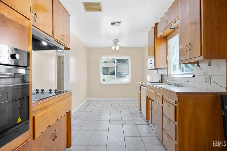 2120 SANDY LANE, Bakersfield, CA 93306 - Image #2