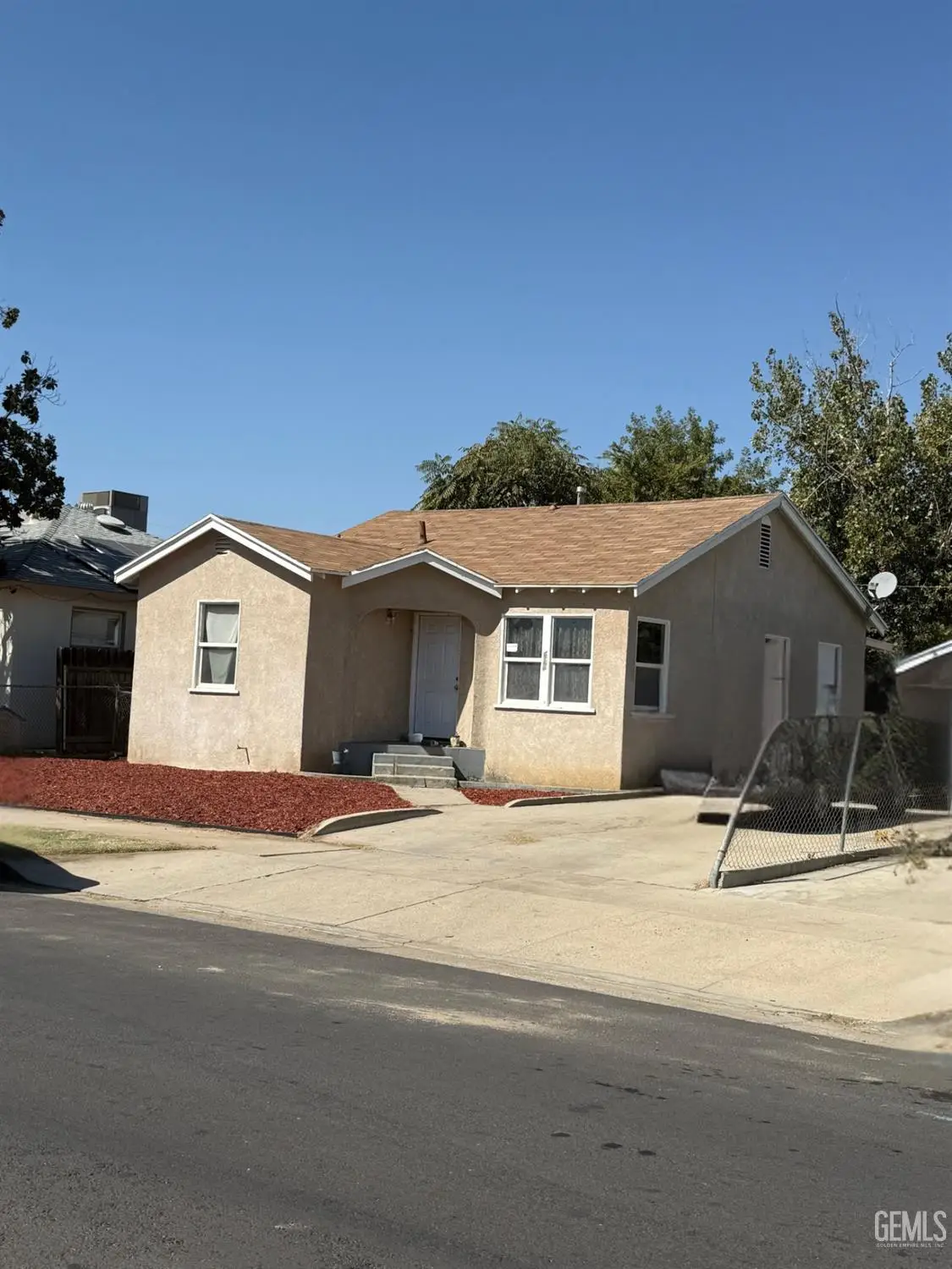 614 WOODROW AVENUE, Bakersfield, CA 93308 - Image #1