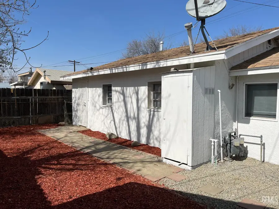 614 WOODROW AVENUE, Bakersfield, CA 93308 - Image #3