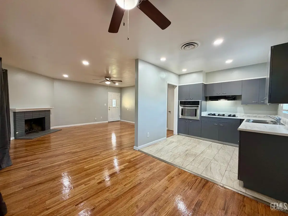 2216 BRADLEY AVENUE, Bakersfield, CA 93304 - Image #1