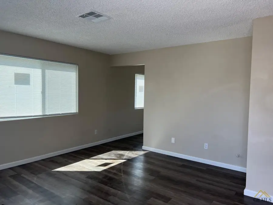 708 WILSON AVENUE, Bakersfield, CA 93308 - Image #2