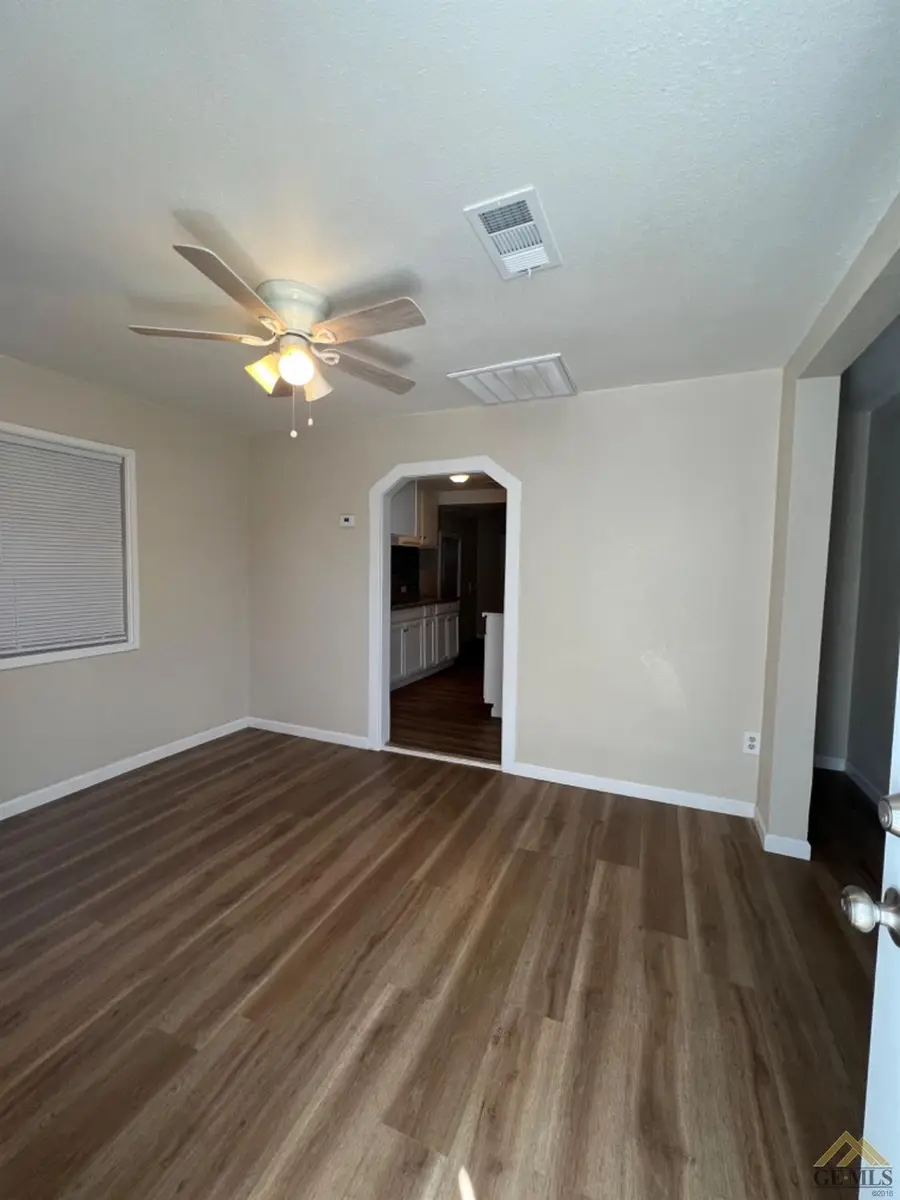 708 WILSON AVENUE, Bakersfield, CA 93308 - Image #3