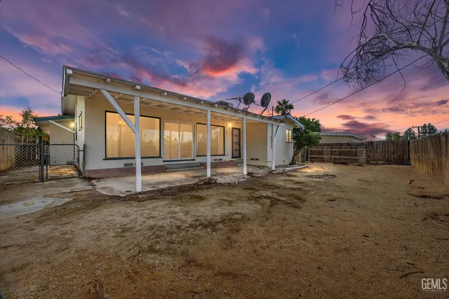 920 STANFORD COURT, Bakersfield, CA 93305 - Image #2