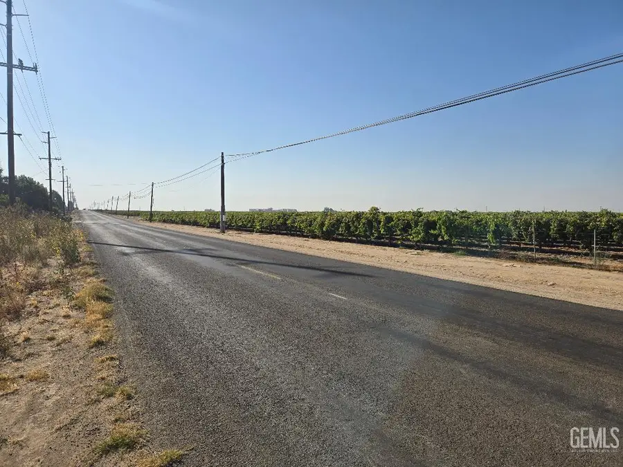 32775 CECIL AVENUE, Delano, CA 93215 - Image #3