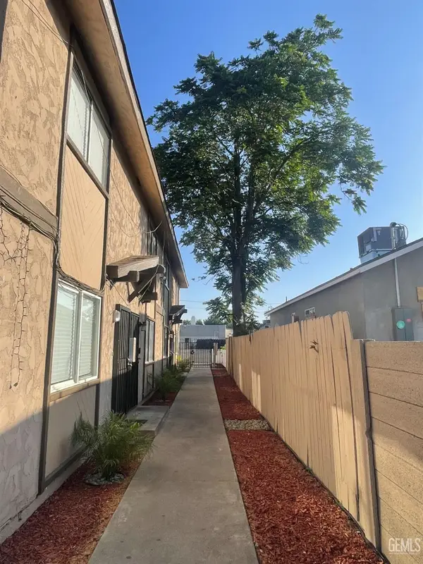 223 MONTEREY STREET, Bakersfield, CA 93305