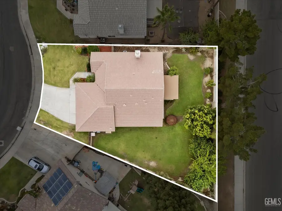 6005 INDIAN PEAKS AVENUE, Bakersfield, CA 93313 - Image #3